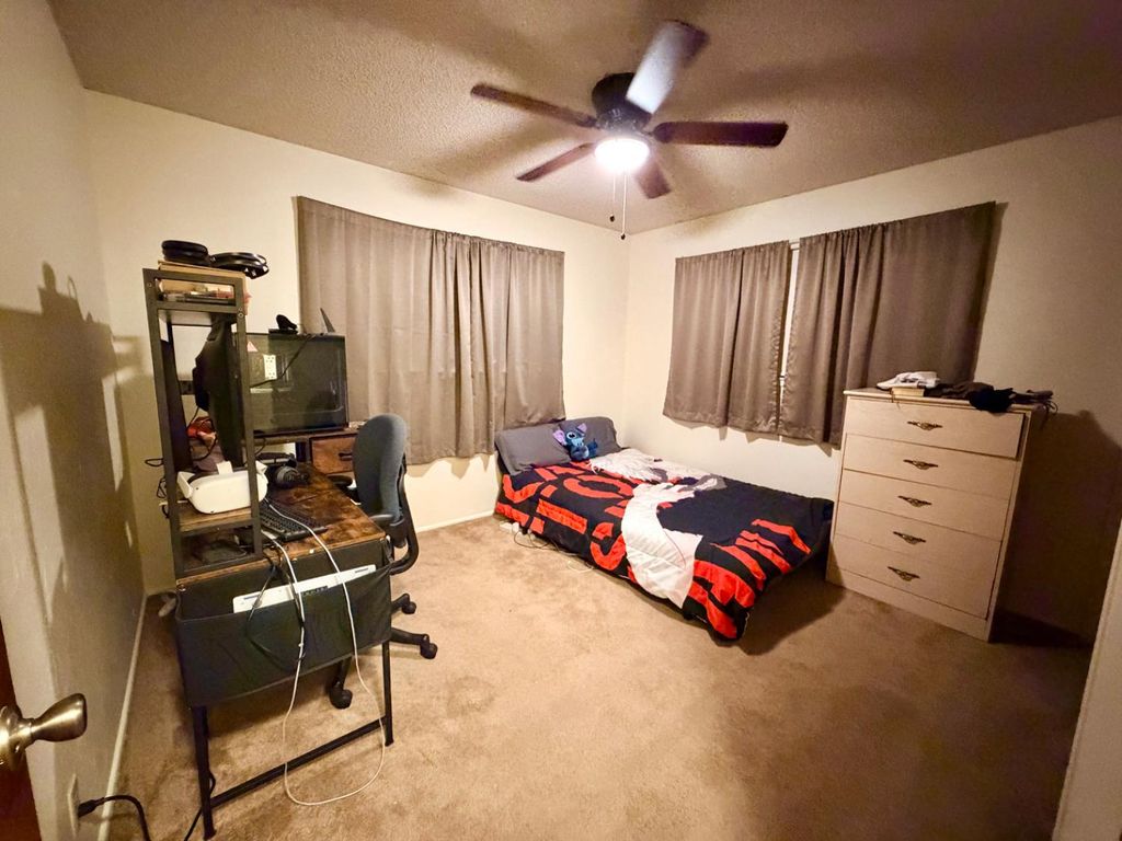 Image 18 of property listing at 906 W. Ashcroft, Fresno, CA 93705