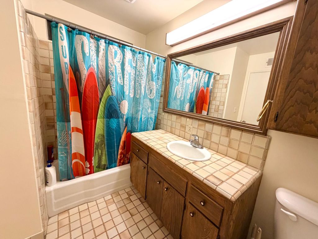 Image 20 of property listing at 906 W. Ashcroft, Fresno, CA 93705