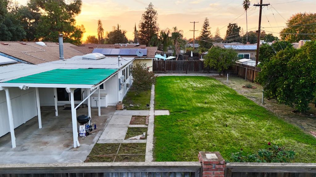 Image 22 of property listing at 906 W. Ashcroft, Fresno, CA 93705