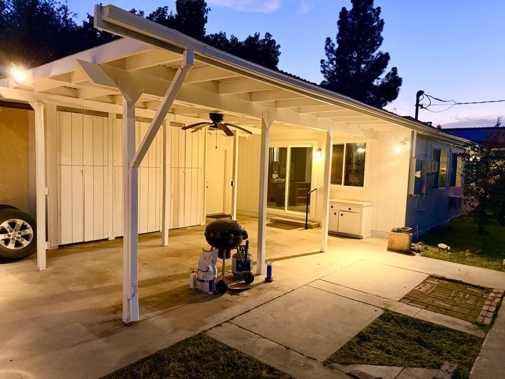 Image 23 of property listing at 906 W. Ashcroft, Fresno, CA 93705