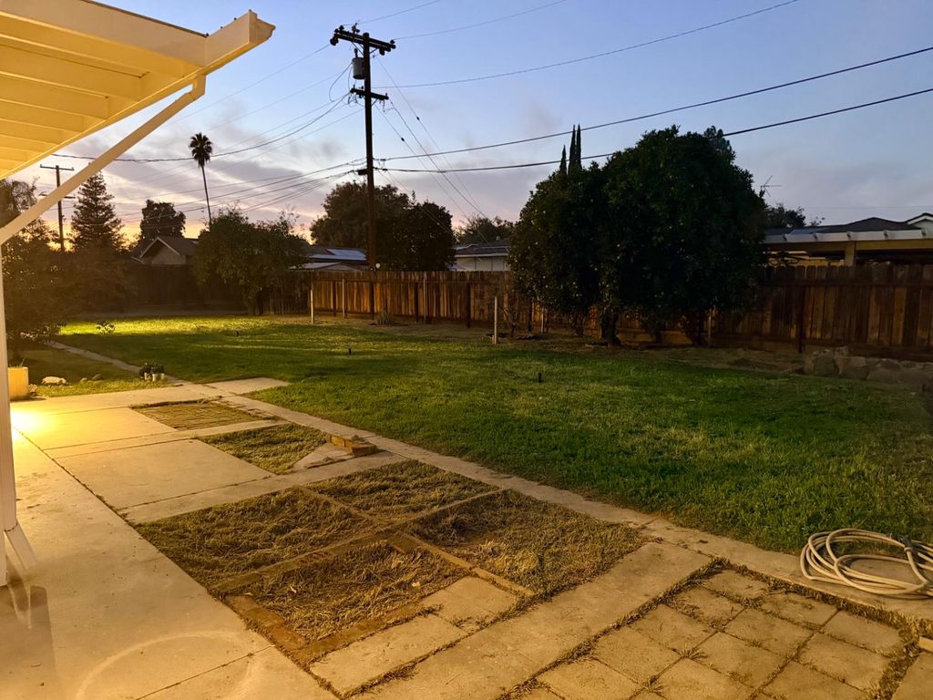 Image 24 of property listing at 906 W. Ashcroft, Fresno, CA 93705