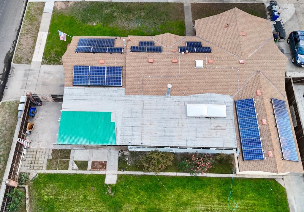 Image 25 of property listing at 906 W. Ashcroft, Fresno, CA 93705