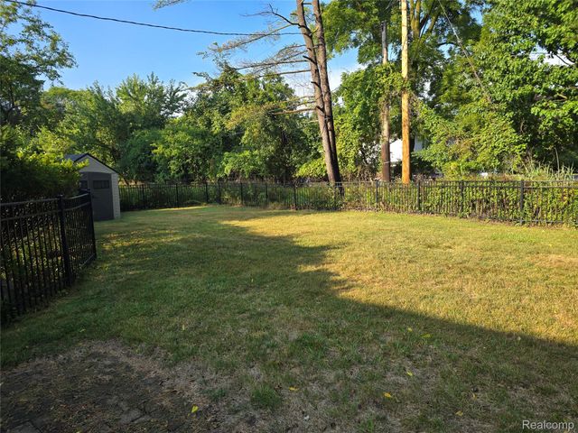 20719 Kennoway Circle, Beverly Hills Village, MI 48025
