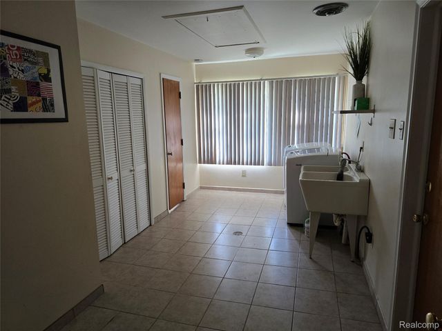 20719 Kennoway Circle, Beverly Hills Village, MI 48025