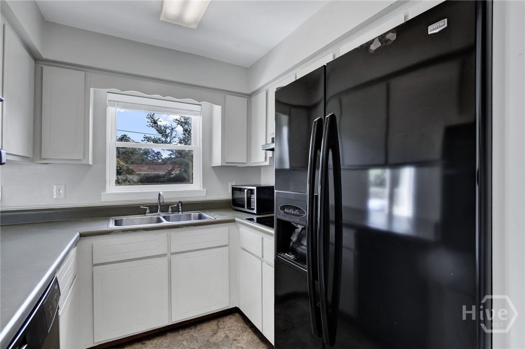 Image 12 of property listing at 503 Mimosa Place, Savannah, GA 31419