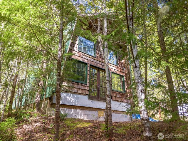 651 N Duckabush Drive W, Hoodsport, WA 98548
