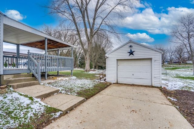 3949 Beck Avenue, Louisville, OH 44641