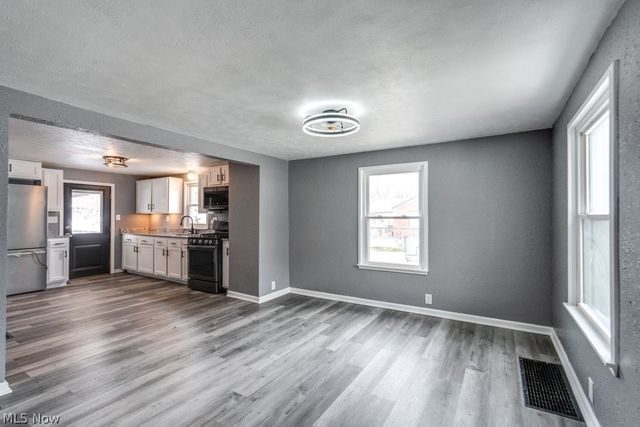 3949 Beck Avenue, Louisville, OH 44641