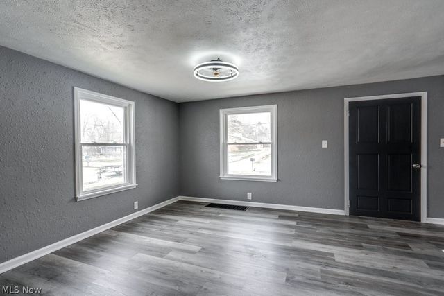 3949 Beck Avenue, Louisville, OH 44641