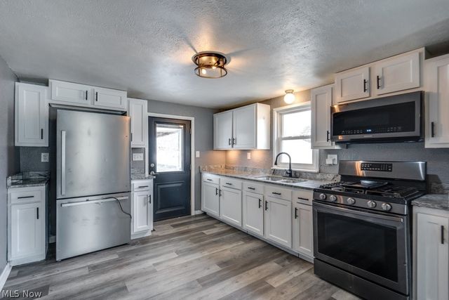 3949 Beck Avenue, Louisville, OH 44641