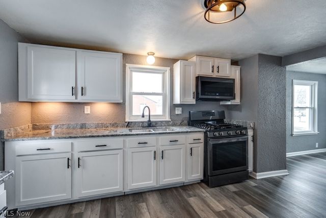 3949 Beck Avenue, Louisville, OH 44641