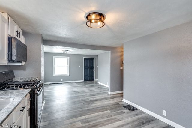 3949 Beck Avenue, Louisville, OH 44641