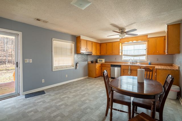 75 Buie Rd, Summertown, TN 38483