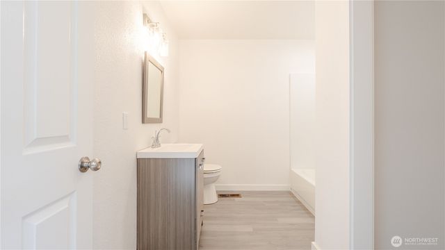 8401 S Park Avenue, Tacoma, WA 98444