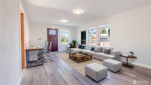 8401 S Park Avenue, Tacoma, WA 98444