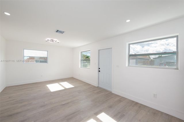 3017 NW 2nd St, Pompano Beach, FL 33069