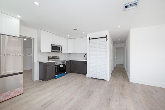 3017 NW 2nd St, Pompano Beach, FL 33069