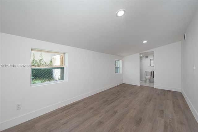 3017 NW 2nd St, Pompano Beach, FL 33069