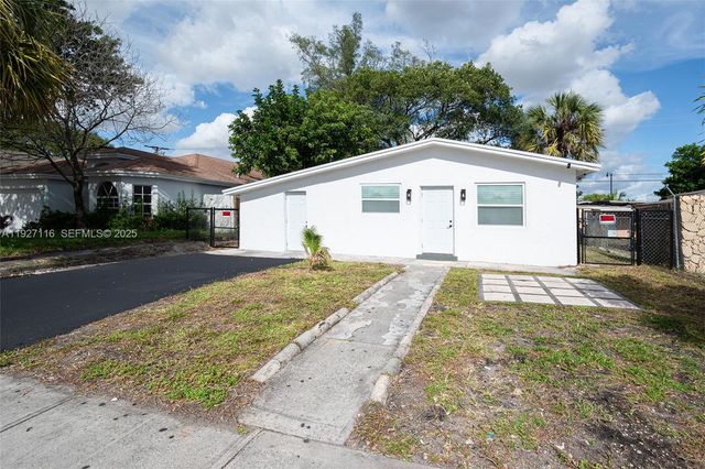 3017 NW 2nd St, Pompano Beach, FL 33069