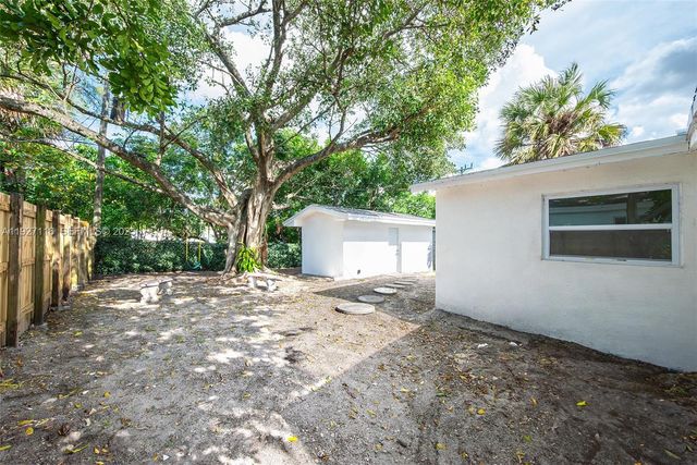 3017 NW 2nd St, Pompano Beach, FL 33069