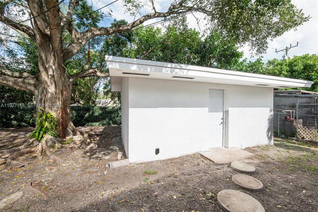 3017 NW 2nd St, Pompano Beach, FL 33069