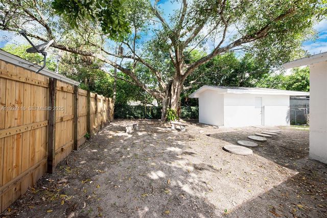 3017 NW 2nd St, Pompano Beach, FL 33069