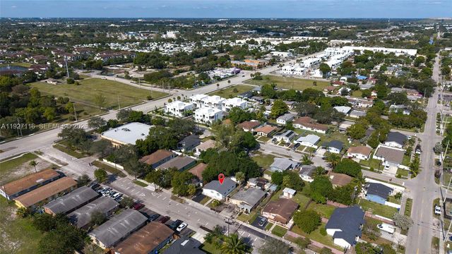 3017 NW 2nd St, Pompano Beach, FL 33069