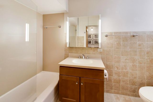 7059 N OLCOTT Avenue, Chicago, IL 60631