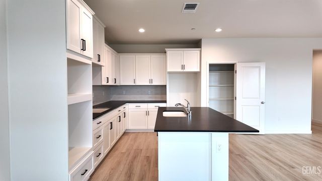 10905 Tatuk Way, Bakersfield, CA 93311