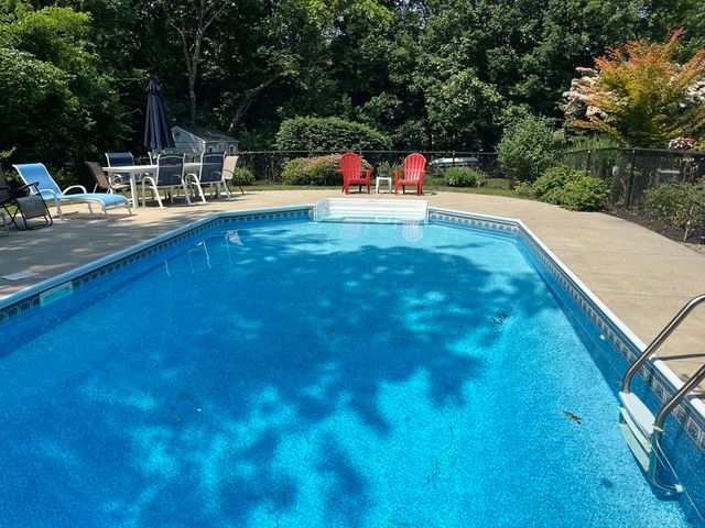 33 Tavern Way, Hanson, MA 02341