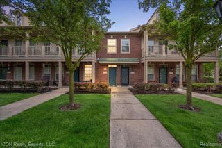 527 Red Oak Court, Walled Lake, MI 48390