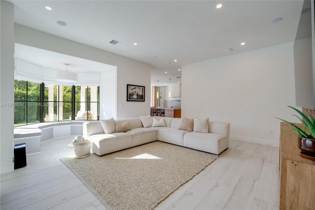 18326 SW 83rd Pl, Palmetto Bay, FL 33157