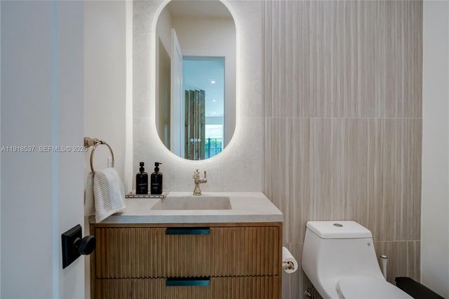 18326 SW 83rd Pl, Palmetto Bay, FL 33157