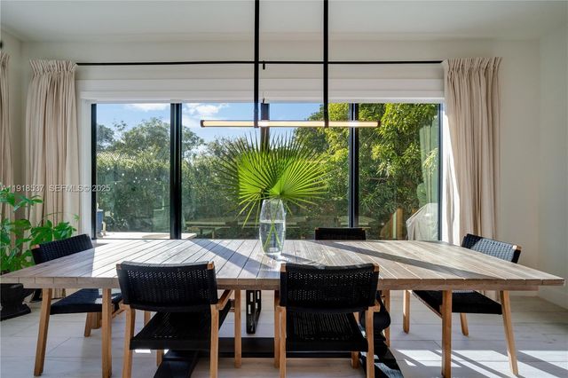 18326 SW 83rd Pl, Palmetto Bay, FL 33157