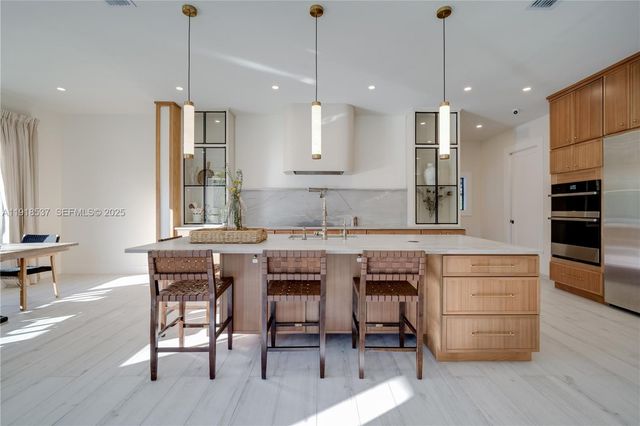 18326 SW 83rd Pl, Palmetto Bay, FL 33157