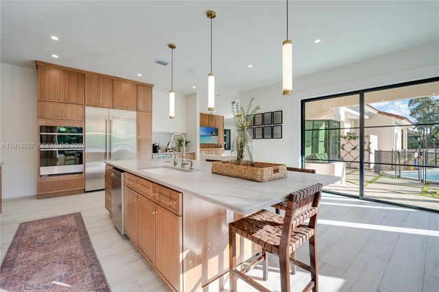 18326 SW 83rd Pl, Palmetto Bay, FL 33157