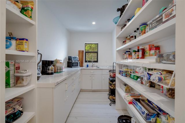 18326 SW 83rd Pl, Palmetto Bay, FL 33157