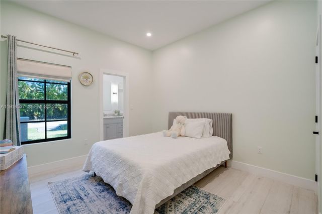 18326 SW 83rd Pl, Palmetto Bay, FL 33157