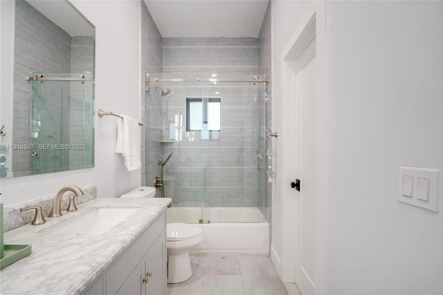 18326 SW 83rd Pl, Palmetto Bay, FL 33157