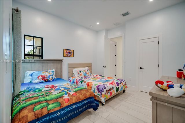 18326 SW 83rd Pl, Palmetto Bay, FL 33157