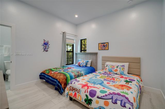 18326 SW 83rd Pl, Palmetto Bay, FL 33157