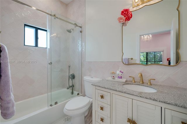 18326 SW 83rd Pl, Palmetto Bay, FL 33157