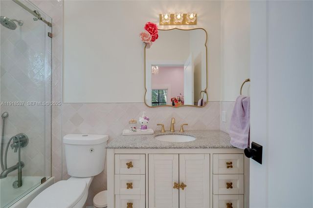 18326 SW 83rd Pl, Palmetto Bay, FL 33157