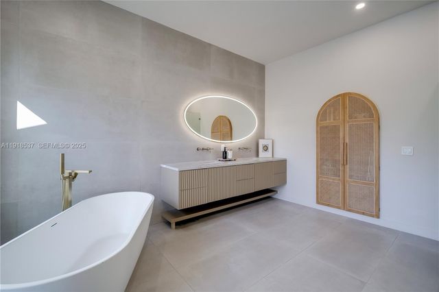 18326 SW 83rd Pl, Palmetto Bay, FL 33157