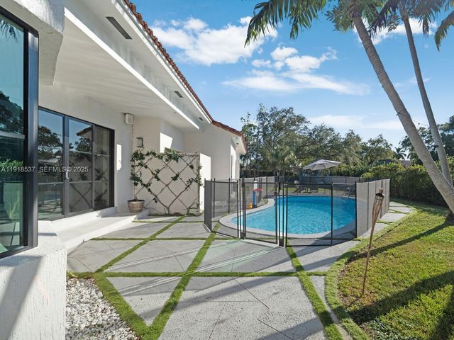 18326 SW 83rd Pl, Palmetto Bay, FL 33157