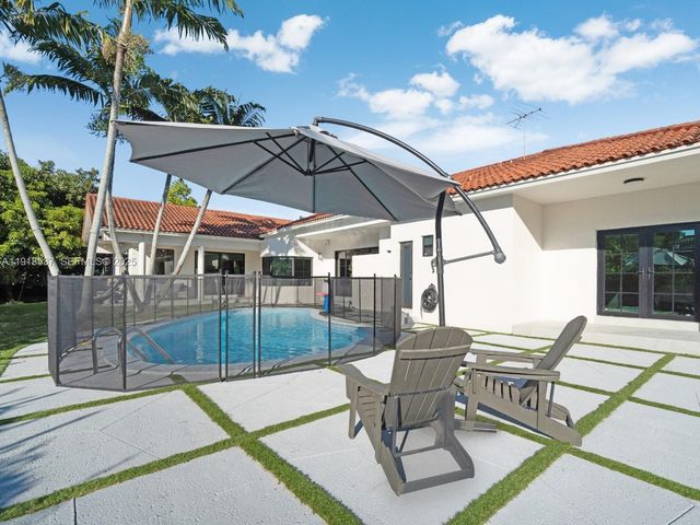 18326 SW 83rd Pl, Palmetto Bay, FL 33157