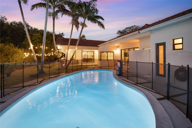 18326 SW 83rd Pl, Palmetto Bay, FL 33157