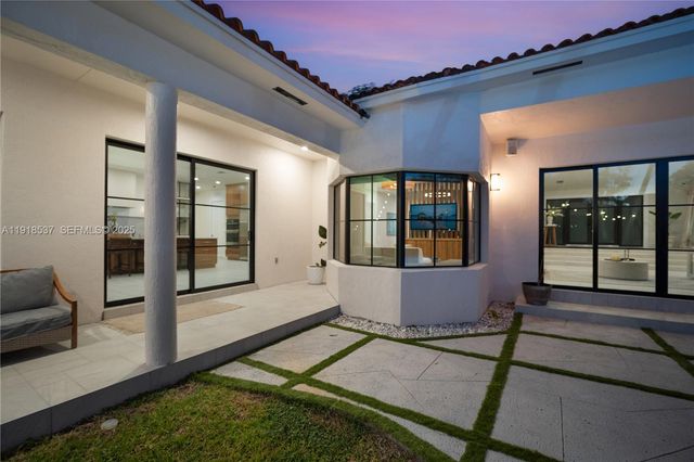 18326 SW 83rd Pl, Palmetto Bay, FL 33157