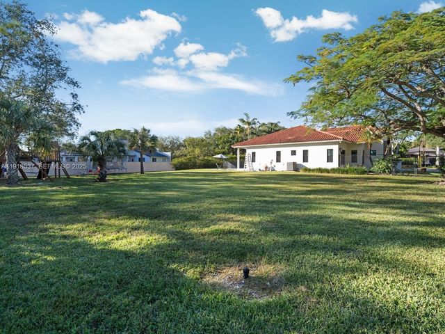 18326 SW 83rd Pl, Palmetto Bay, FL 33157