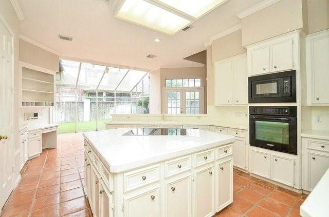 45 Ambleside Crescent Drive, Sugar Land, TX 77479